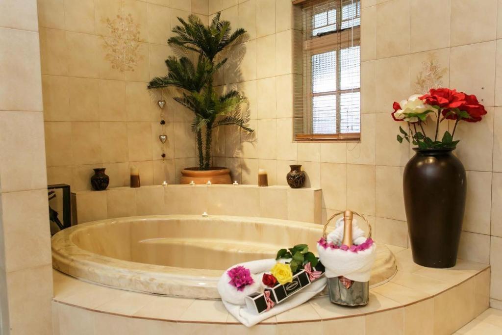 Sunbell Ventures Guesthouse Cape Town Ngoại thất bức ảnh